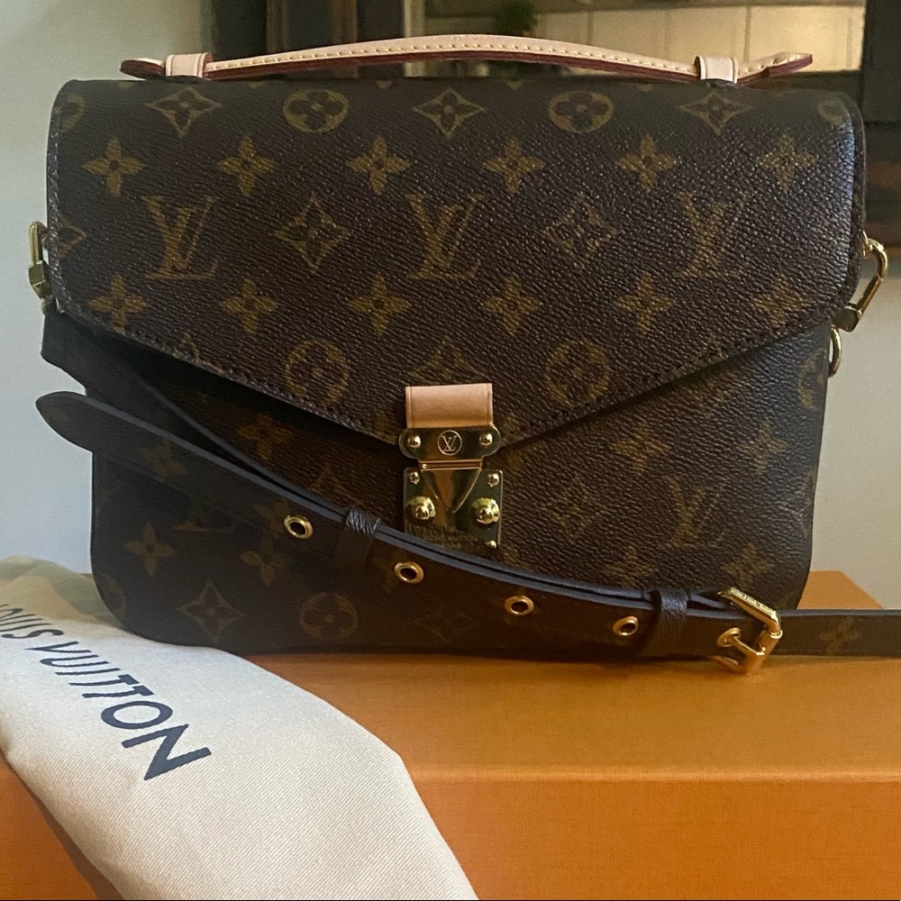 Louis Vuitton Pochette Metis Monogram